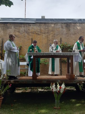 Messe d'action de grâce pour 2 ans de ministère du père Anthony Chopard (44).jpg