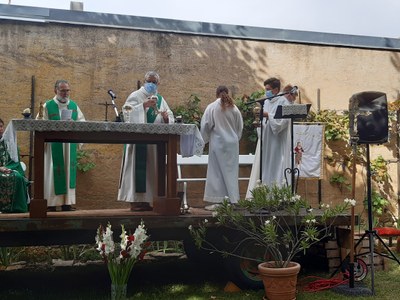 Messe d'action de grâce pour 2 ans de ministère du père Anthony Chopard (46).jpg