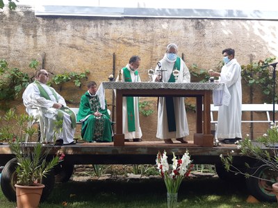Messe d'action de grâce pour 2 ans de ministère du père Anthony Chopard (47).jpg