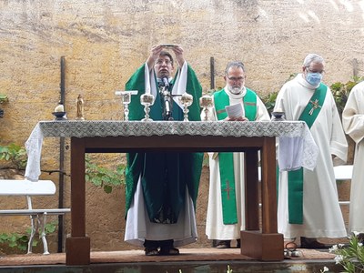 Messe d'action de grâce pour 2 ans de ministère du père Anthony Chopard (52).jpg