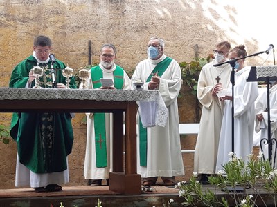 Messe d'action de grâce pour 2 ans de ministère du père Anthony Chopard (54).jpg