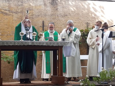 Messe d'action de grâce pour 2 ans de ministère du père Anthony Chopard (55).jpg