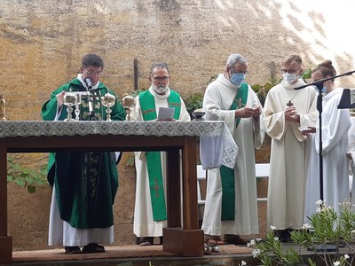 Messe d'action de grâce pour 2 ans de ministère du père Anthony Chopard (56).jpg