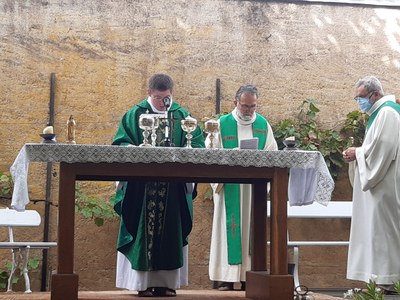 Messe d'action de grâce pour 2 ans de ministère du père Anthony Chopard (58).jpg