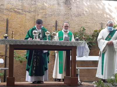 Messe d'action de grâce pour 2 ans de ministère du père Anthony Chopard (59).jpg