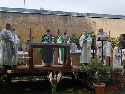 Messe d'action de grâce pour 2 ans de ministère du père Anthony Chopard (60).jpg