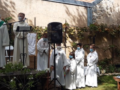 Messe d'action de grâce pour 2 ans de ministère du père Anthony Chopard (62).jpg