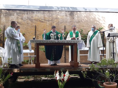 Messe d'action de grâce pour 2 ans de ministère du père Anthony Chopard (64).jpg