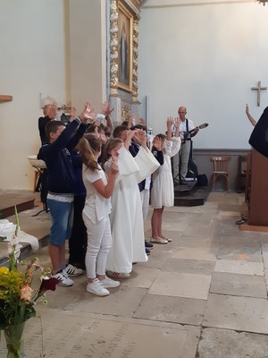  Les enfants chantent   L'esprit de fête éclatera (1)