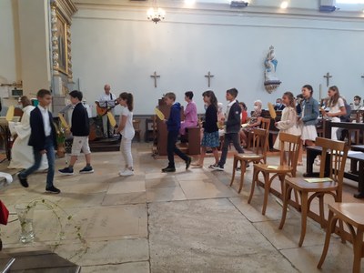 Procession des enfants avec les épis de blé (1)