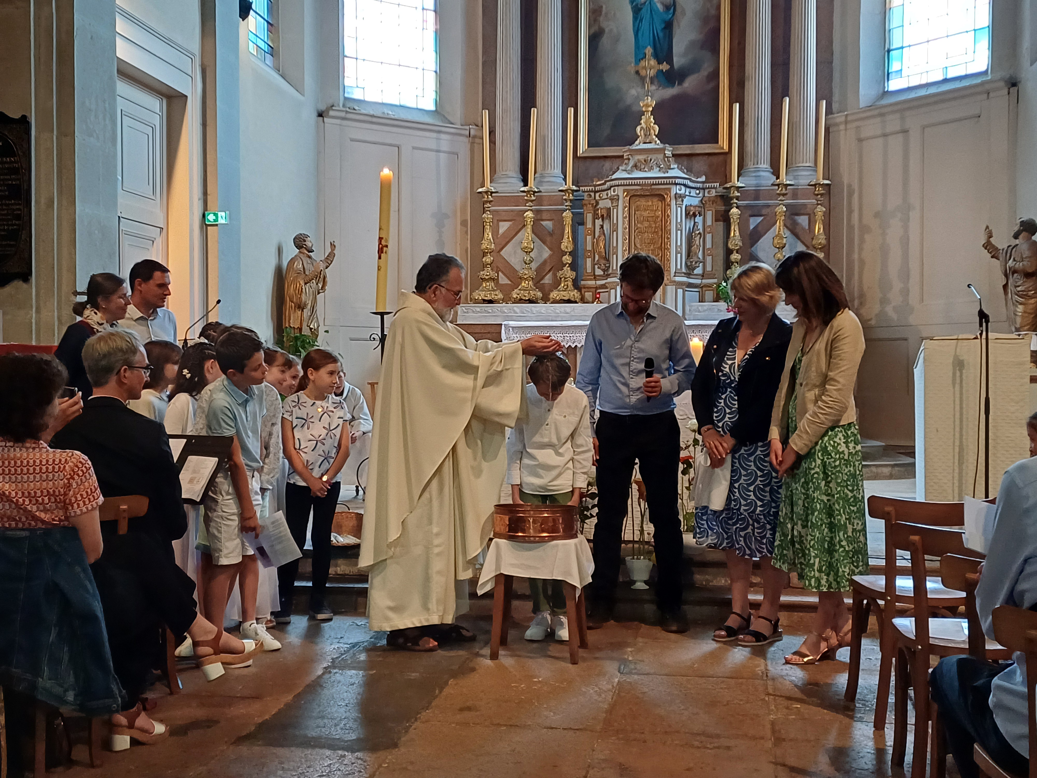 Baptême d'Antonin - Eglise de Franois - 23 juin 2024.jpg